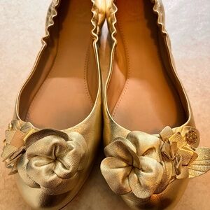 NWOT Tory Butch Gold Ballet Flats with Floral Detail